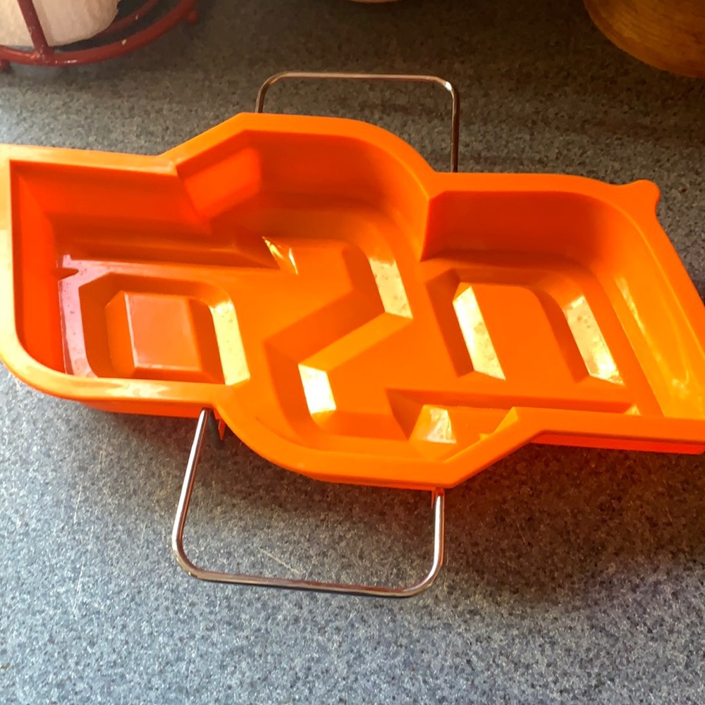 Oklahoma State silicone cake mold with stand